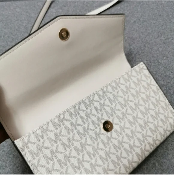 Authentic Michael Kors Jet Set Envelope Crossbody | Vanilla Signature | NWT - Picture 3 of 11